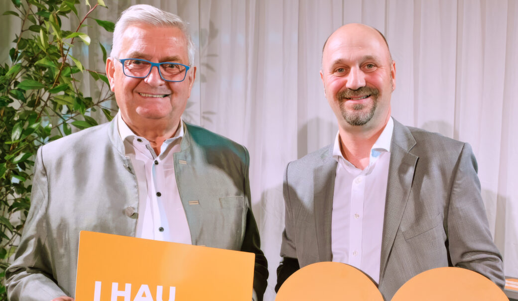 Man sieht links den Obmann Bgm. Ing. Mag. Alfred Riedl und rechts Amtsleiter des GVA Tulln Michael Wieshammer-Zivkovic